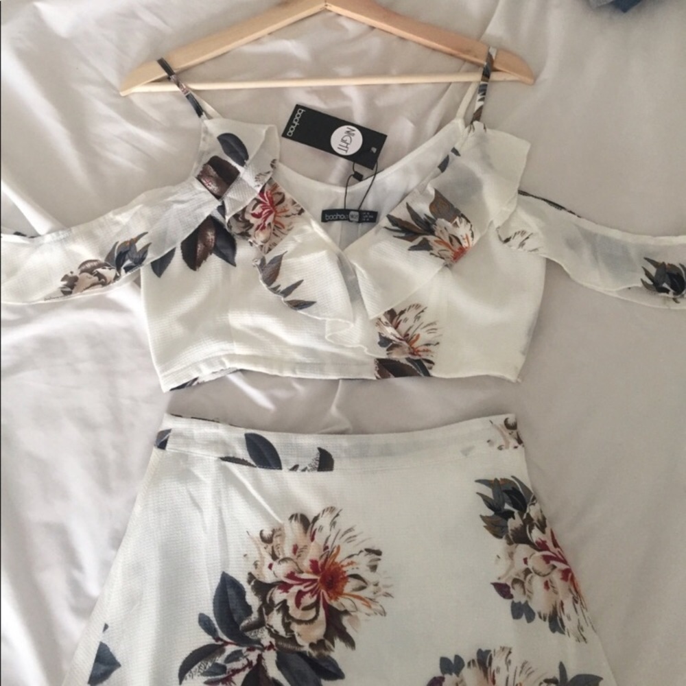 Tobi white floral two piece